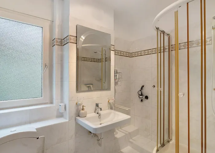 Wanderschoen * 萨巴赫瓦登